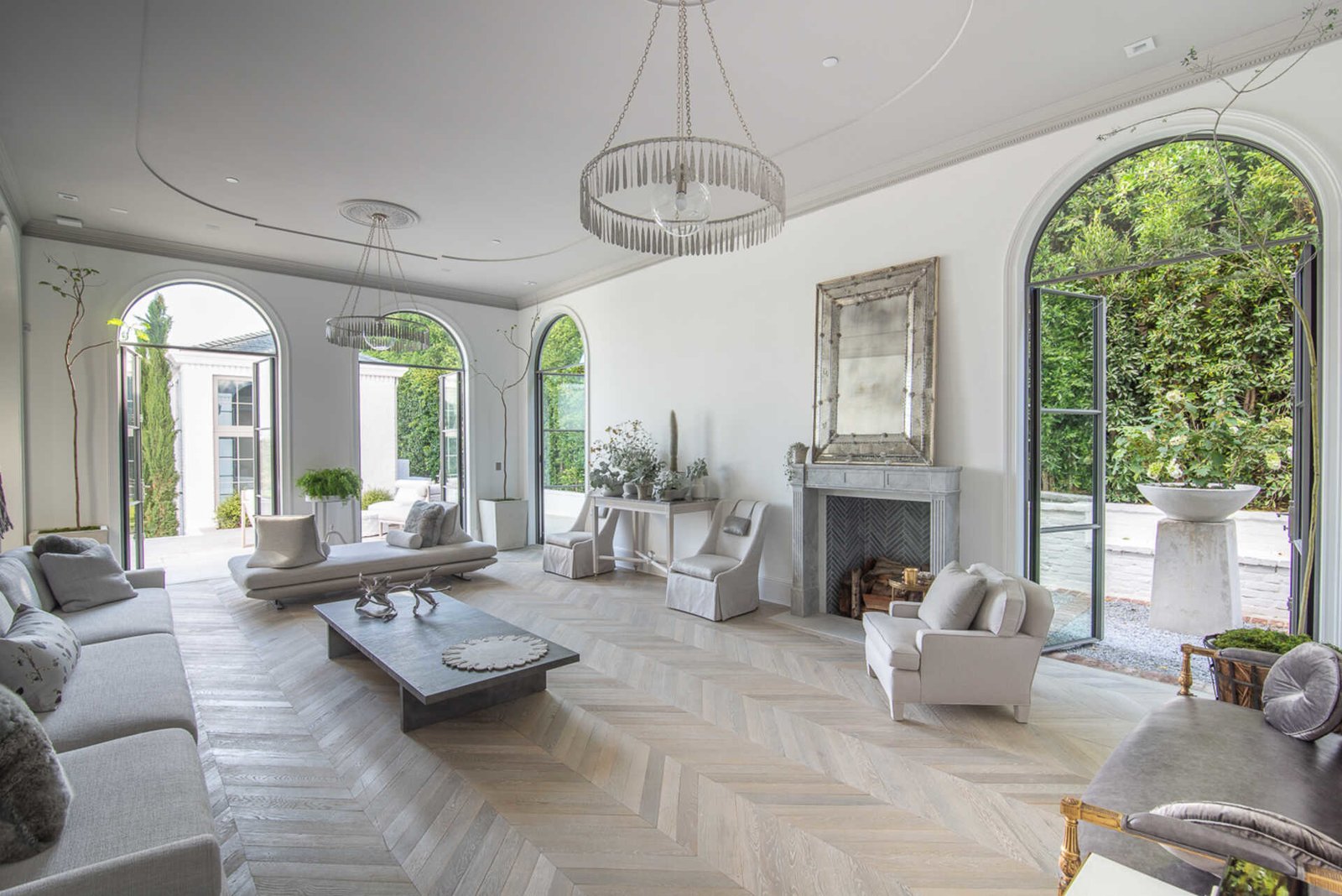 Photo 4 of 10 in A Traditionally Informed, Modern Family Home in ...