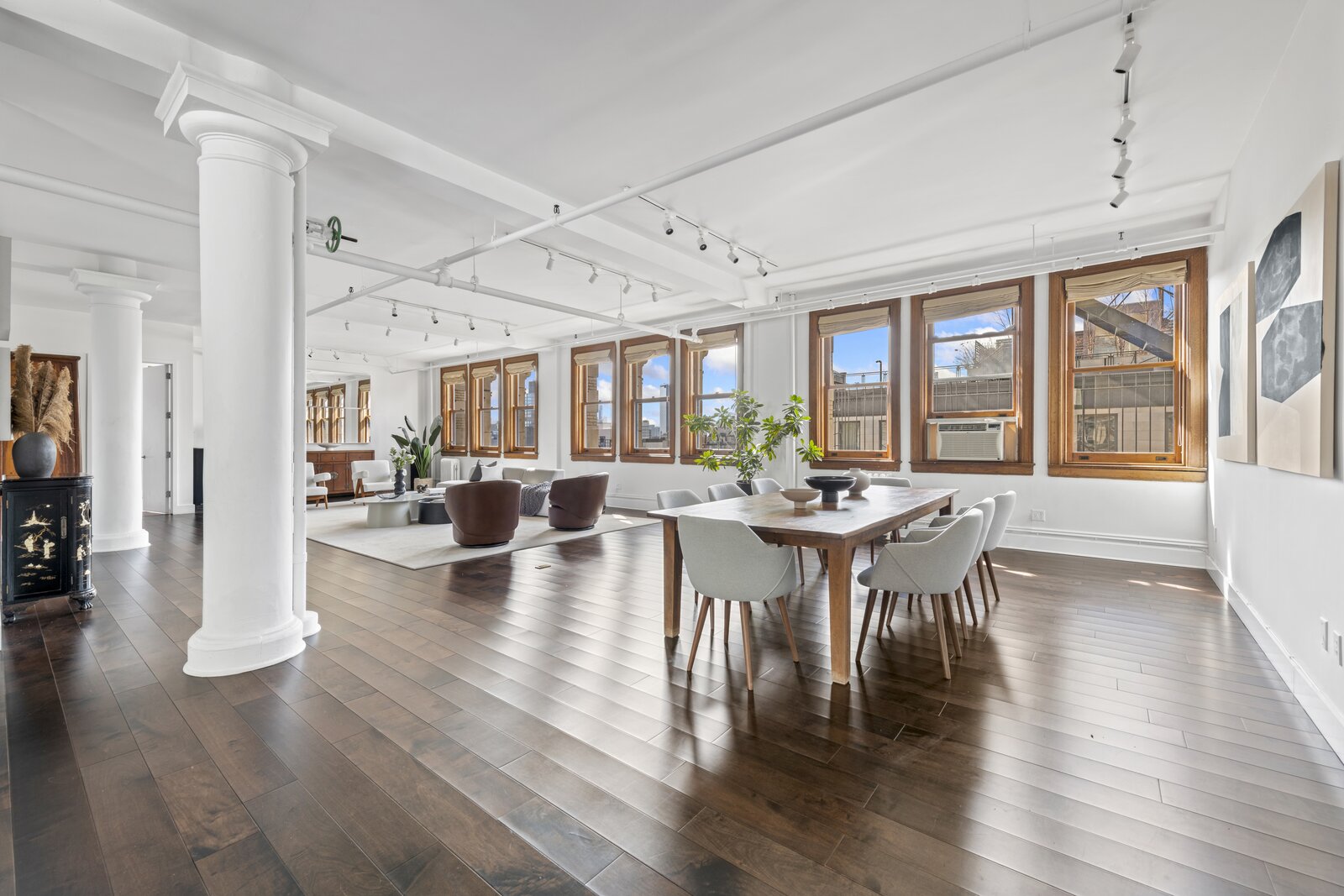 Photo 7 of 14 in A Sprawling, Sun-Drenched Loft in NYC's Noho by Luxury ...