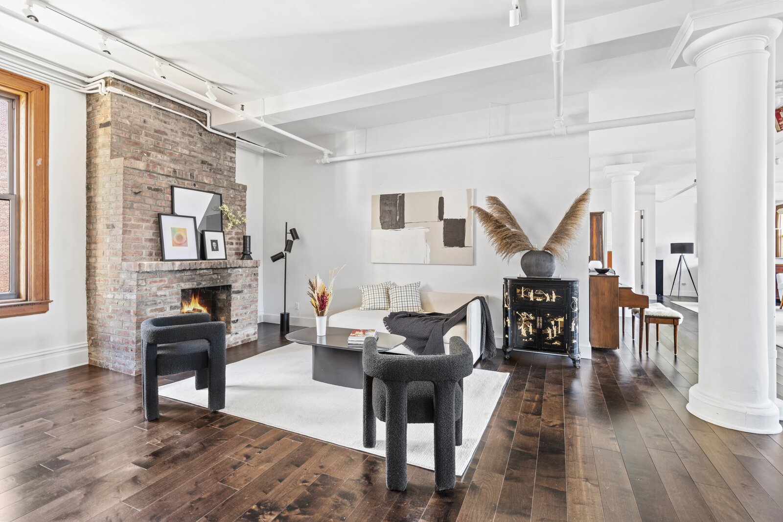 Photo 8 of 14 in A Sprawling, Sun-Drenched Loft in NYC's Noho by Luxury ...