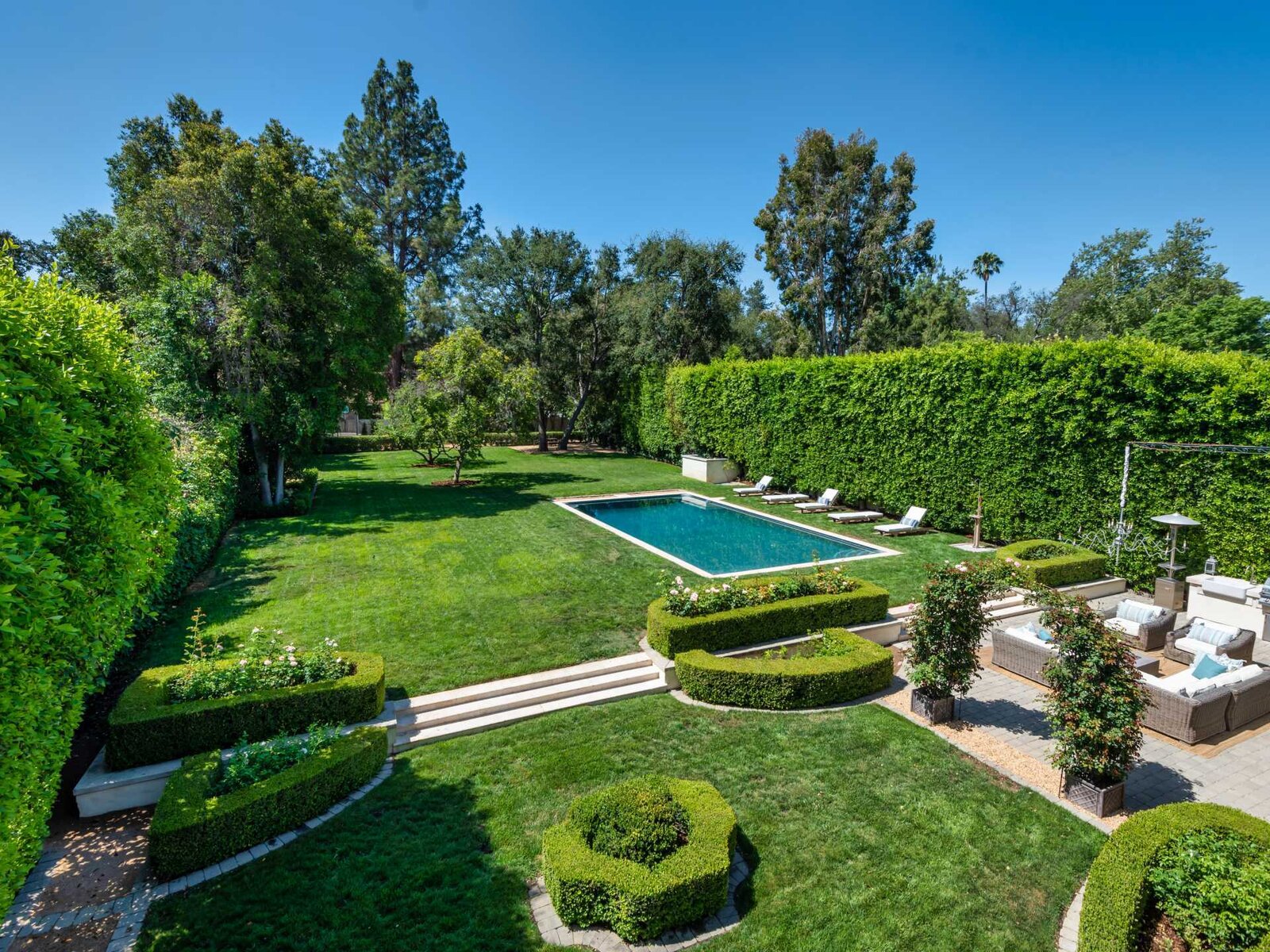 Photo 13 of 17 in Spectacular French Country Estate in Encino