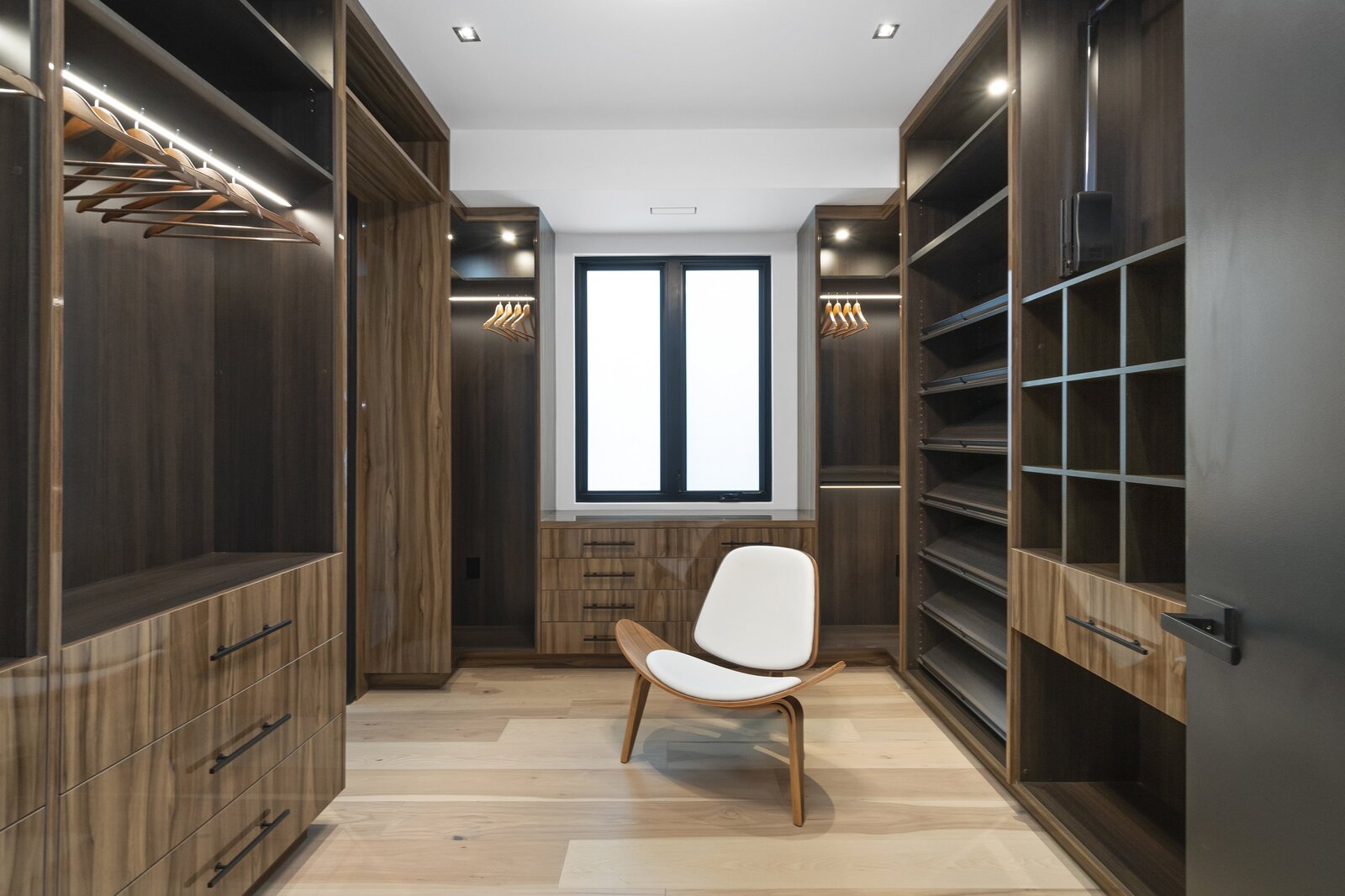 Photo 11 of 11 in Luxury Living in Toronto’s Most Affluent Neighborhood ... - Toronto Elite High End Living