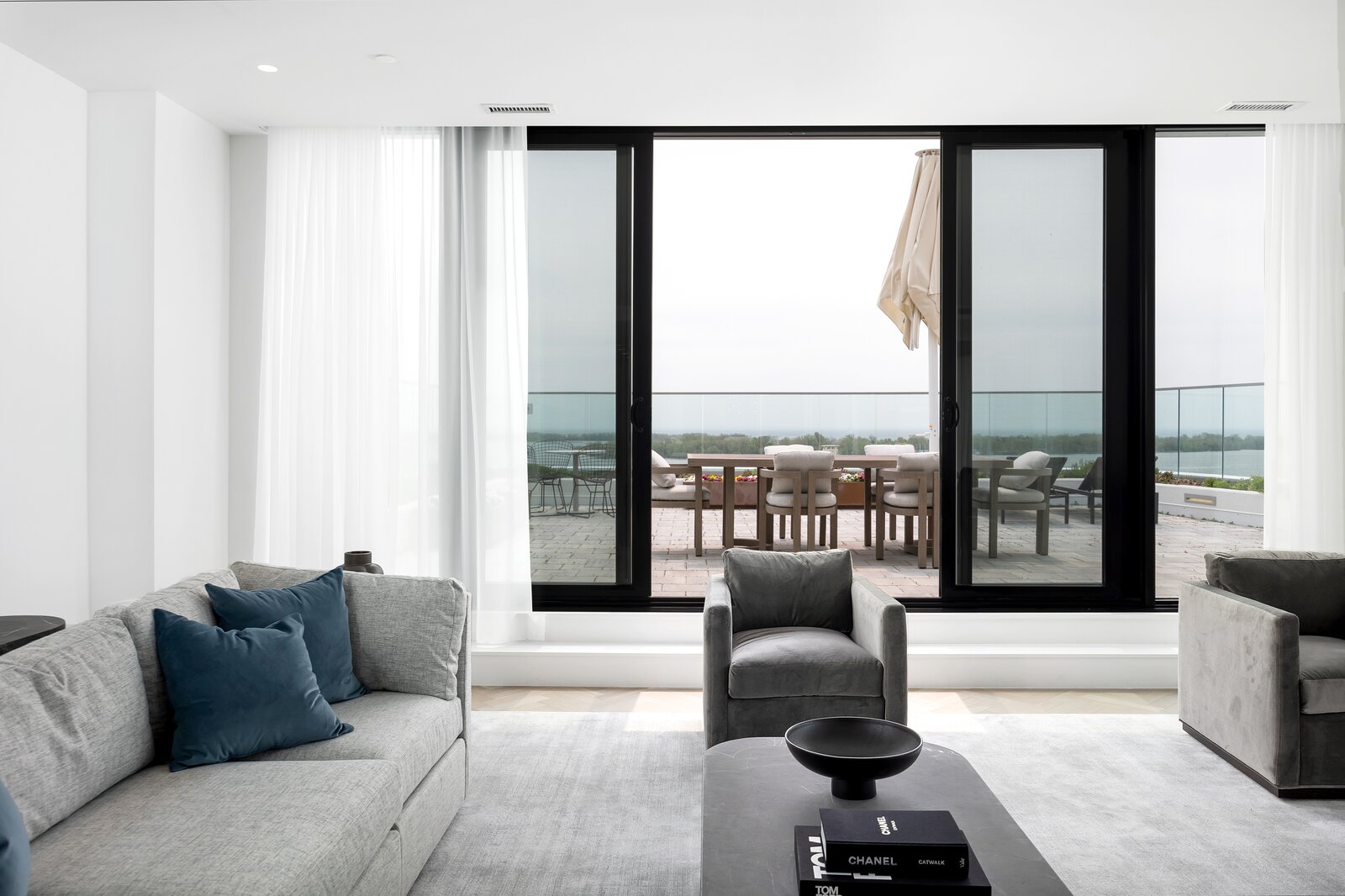 Photo 8 of 14 in Lavish Grand Penthouse Overlooking Lake Ontario Lists ...