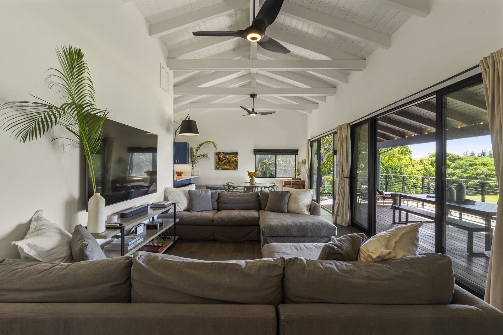 Photo 4 of 6 in A Harmonious Blend of Modern Luxury and Historic Charm