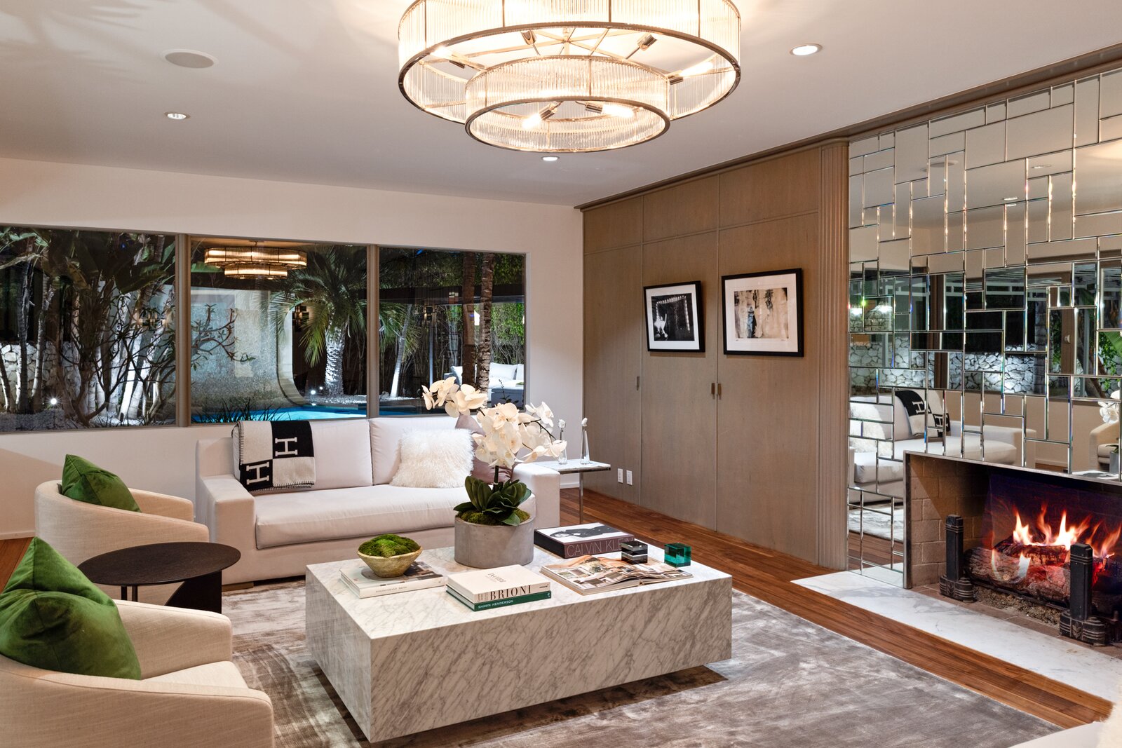 Photo 3 of 15 in Elevated Living in the Heart of Los Angeles by Luxury ...