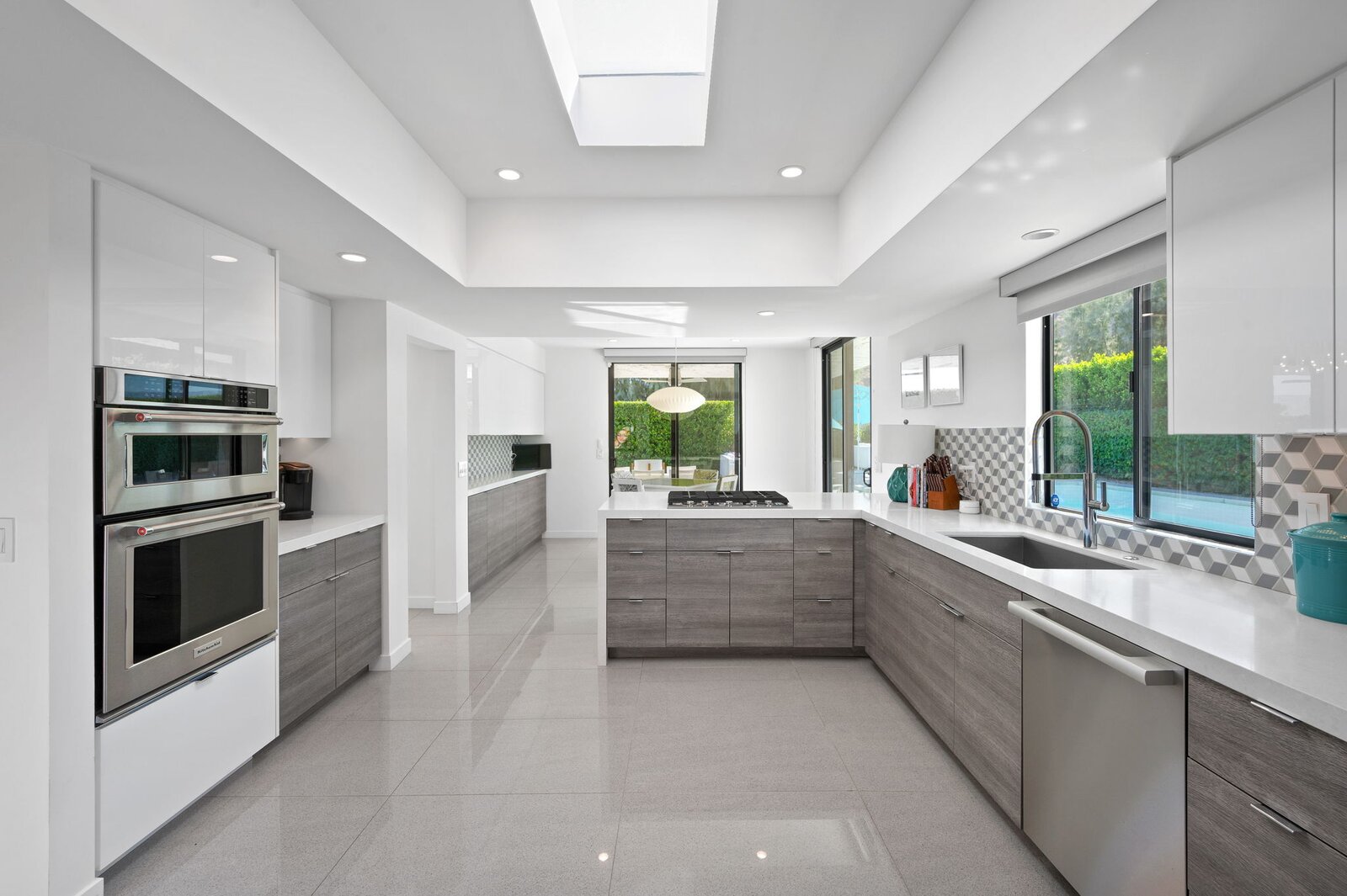 Photo 6 of 26 in Look Inside This Canyon Estates Abode in the Heart of Palm Springs by Luxury