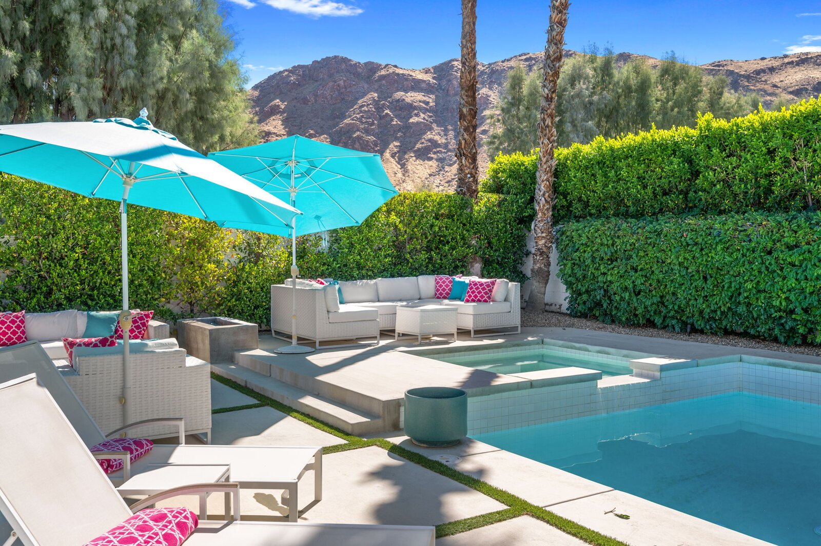 Photo 17 of 26 in Look Inside This Canyon Estates Abode in the Heart of Palm Springs by Luxury