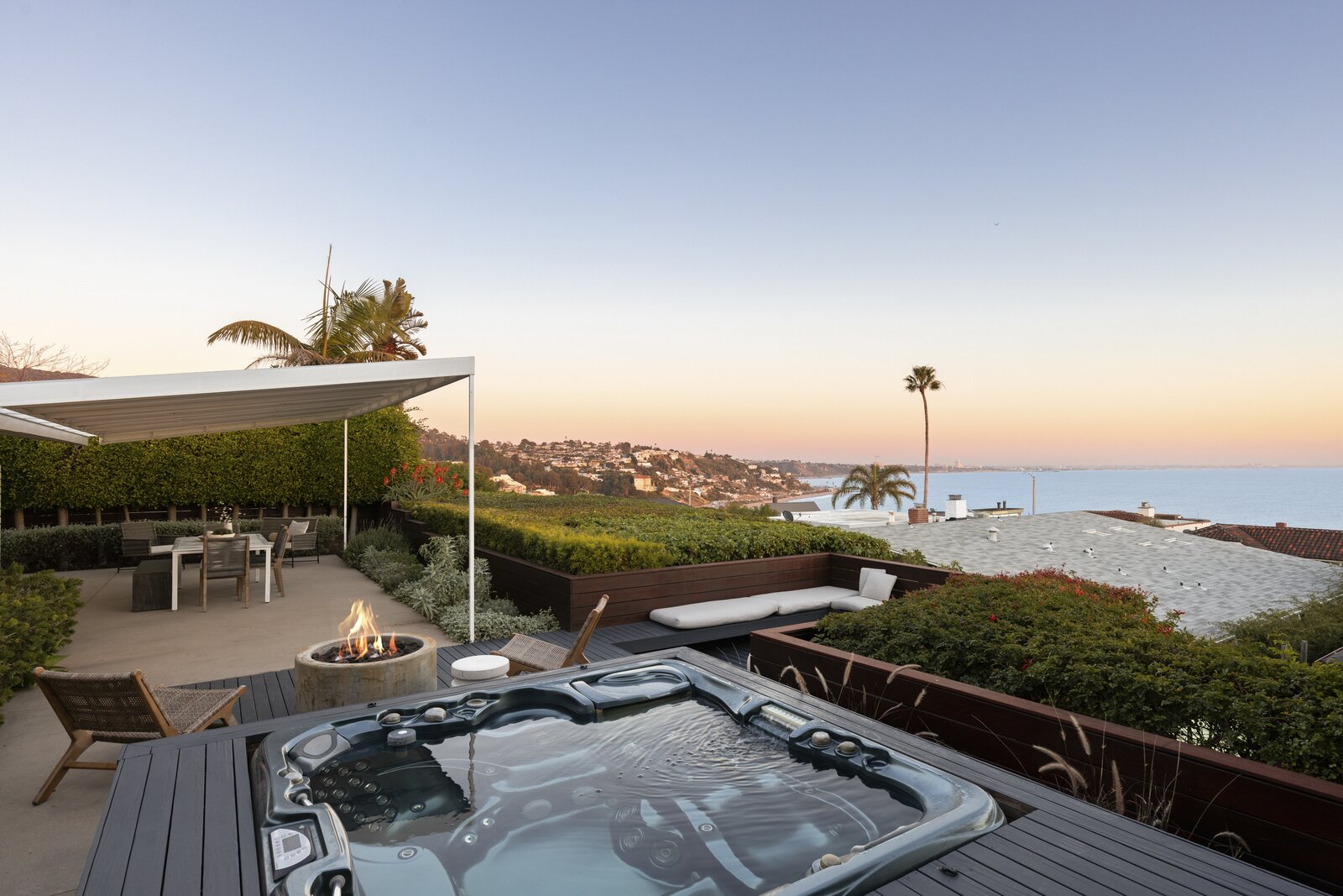 Malibu 2018: The Undisputed Queen of Coastal Elegance in Cal—the 2018 Malibu 2018 Car Defines Luxury on the Right Bend