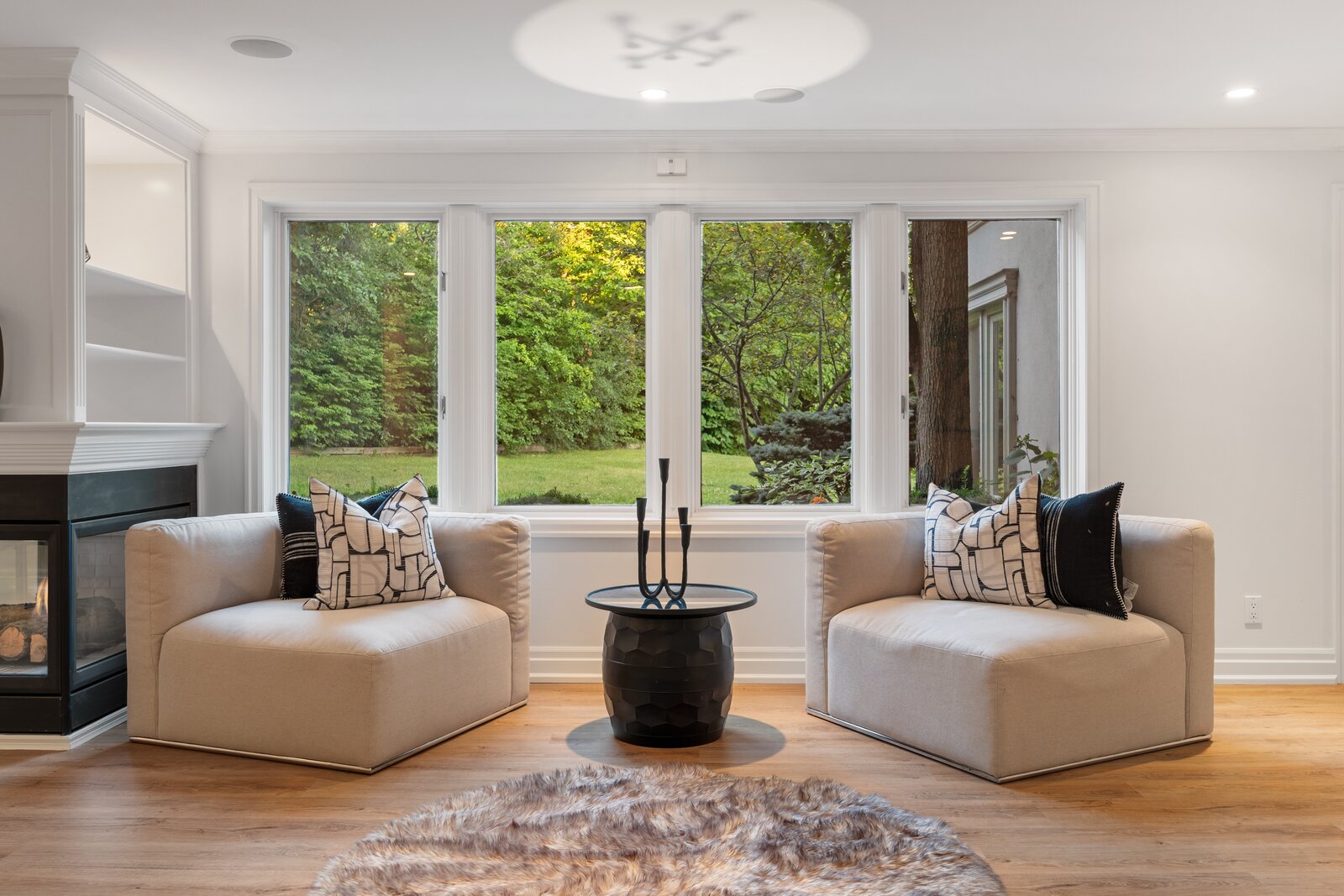 Photo 3 of 22 in Discover Luxury Living in Toronto Estate by Luxury ...
