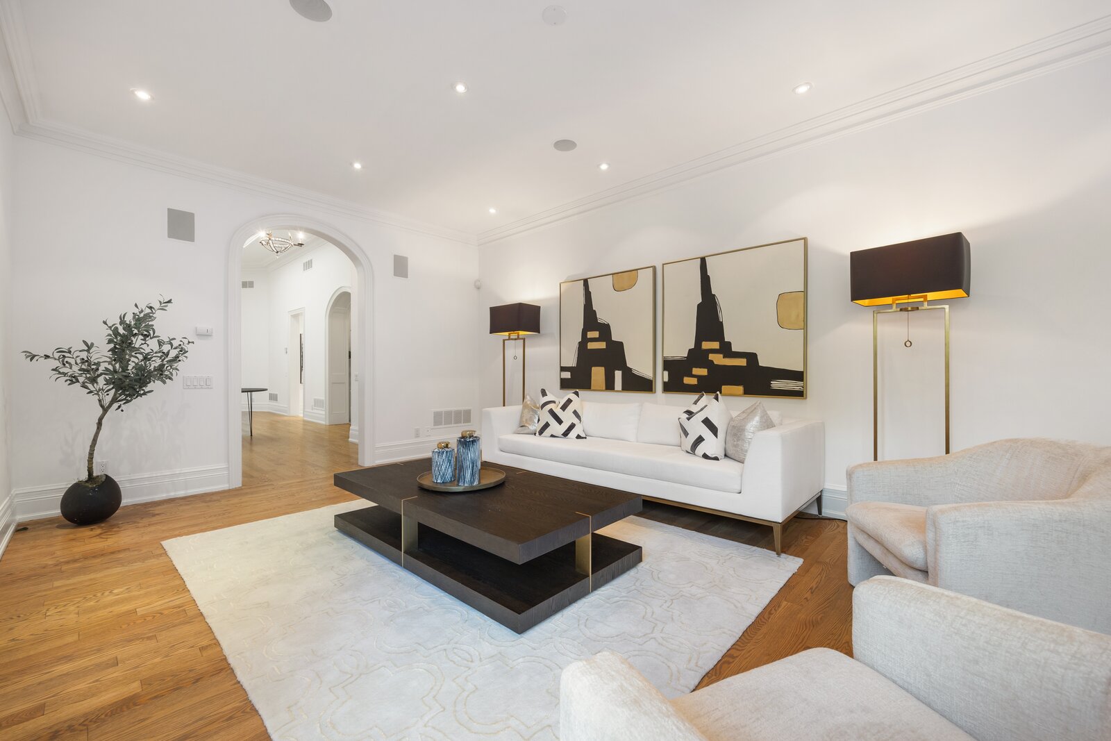Picture of Photo 16 of 22 in Discover Luxury Living in Toronto Estate by Luxury ...