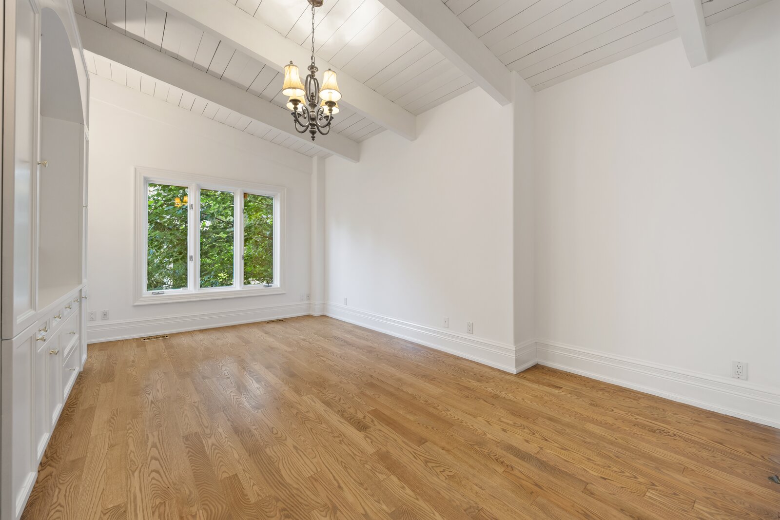 Picture of Photo 19 of 22 in Discover Luxury Living in Toronto Estate by Luxury ...