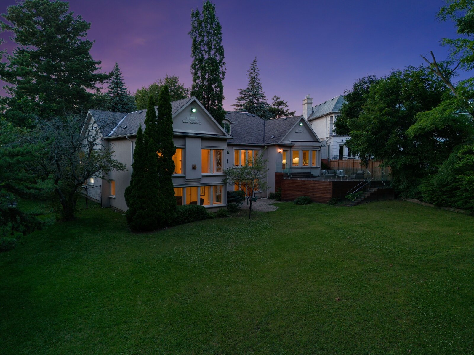 Photo 4 of 22 in Discover Luxury Living in Toronto Estate by Luxury ... - Toronto Elite High End Living