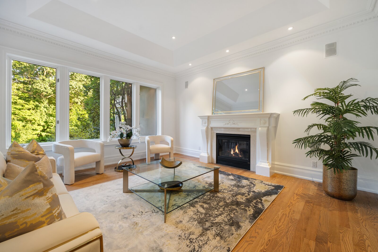 Photo 10 of 22 in Discover Luxury Living in Toronto Estate by Luxury ... - Toronto Elite High End Living