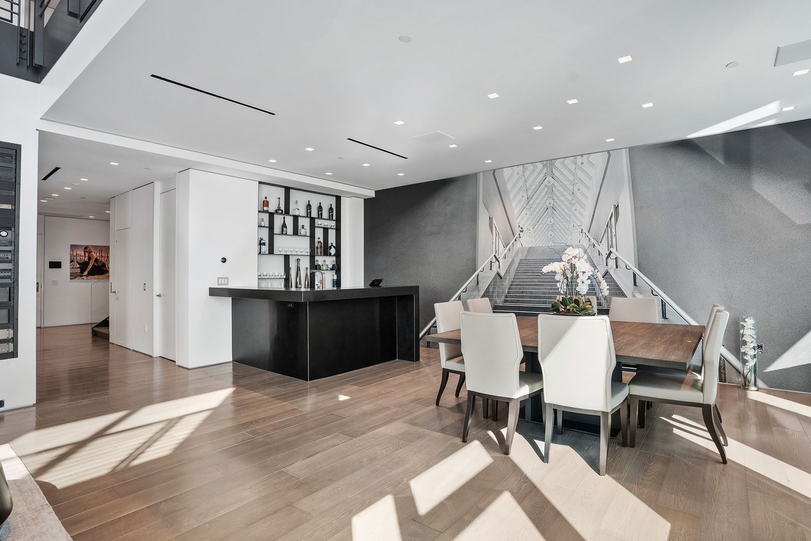 Picture of Photo 6 of 28 in Sky-High Luxury: Penthouse Living on the Las Vegas ...