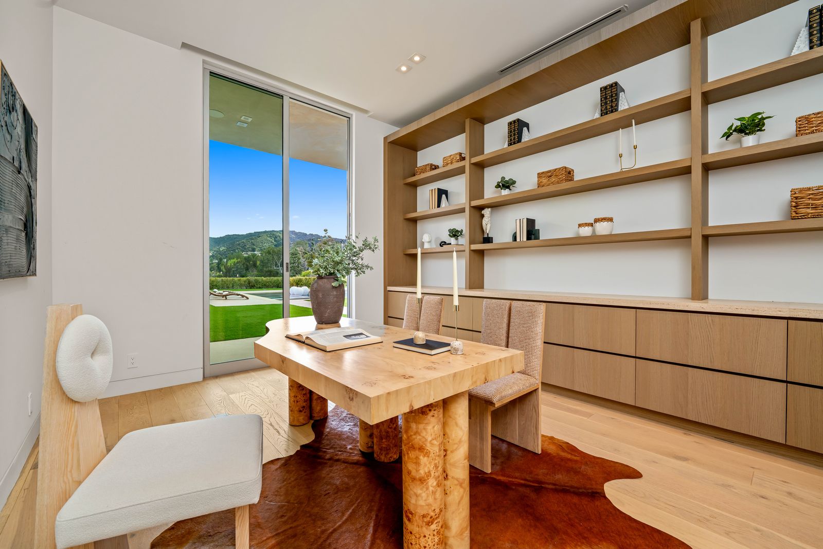 Photo 13 of 25 in Inside an Encino Estate Where Minimalism Gets a Warm ...