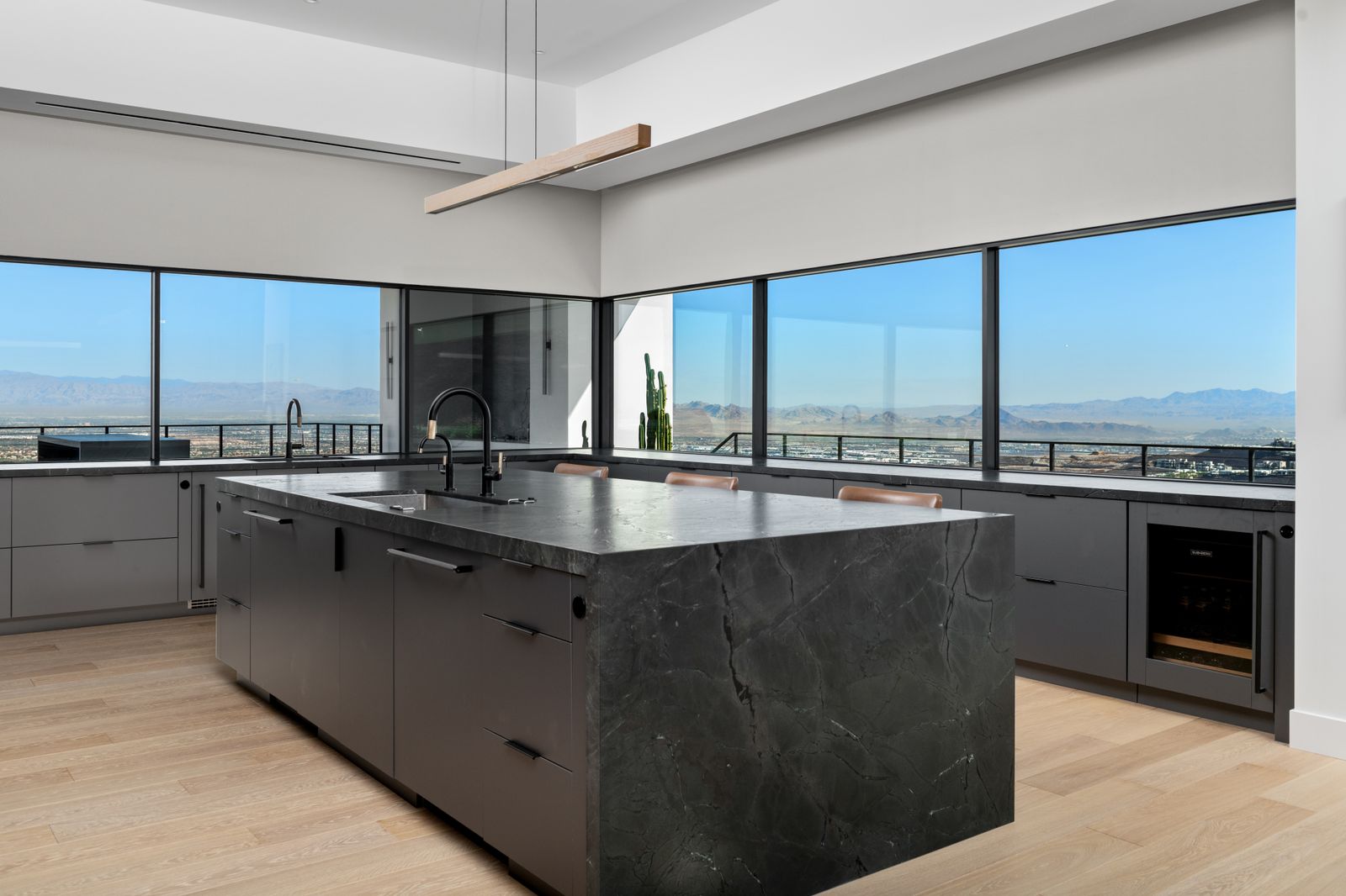 Photo 12 of 26 in The Horizon House: Where Bold Minimalism Frames the ...