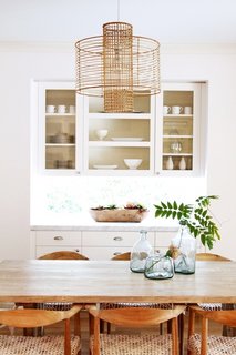 White walls and cabinetry + leafy greens + mid-century style chairs = simple, classic California style