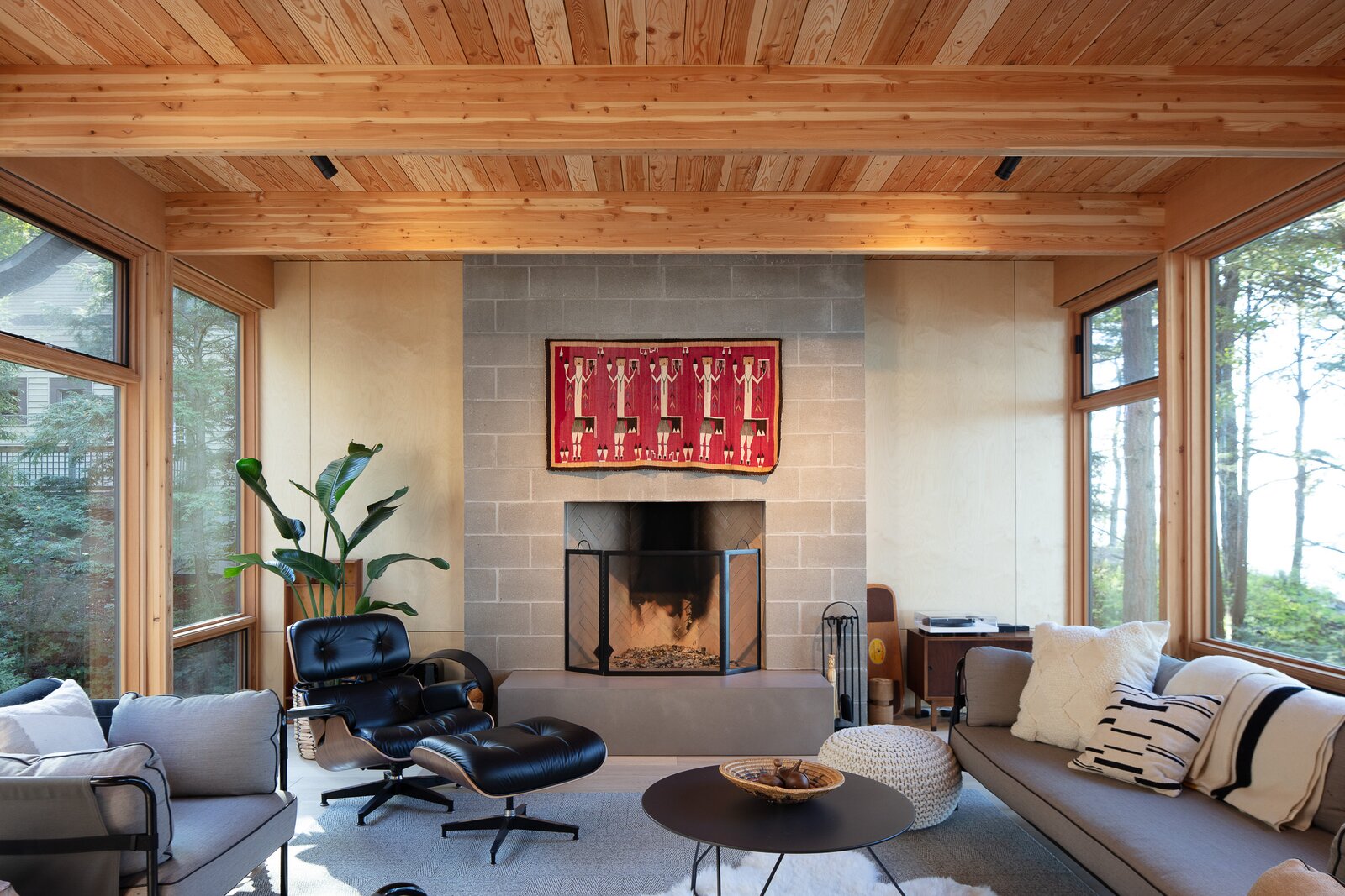 Photo 14 of 23 in Rosy Mound Retreat by Lucid Architecture - Dwell