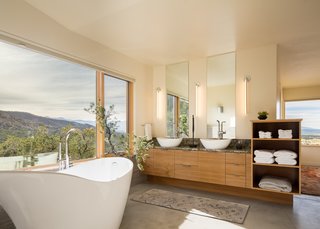 Top 5 Homes of the Week With Blissful Bathrooms - Photo 2 of 5 -