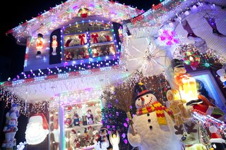Create Your Own Santa’s Grotto In Your Garage - Photo 1 of 2 -