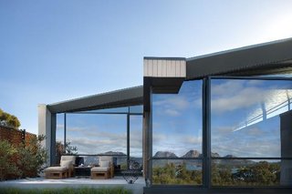 This Modern Tasmanian Resort Reflects the Natural Forms Surrounding It - Photo 7 of 9 -