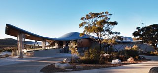This Modern Tasmanian Resort Reflects the Natural Forms Surrounding It - Photo 9 of 9 -