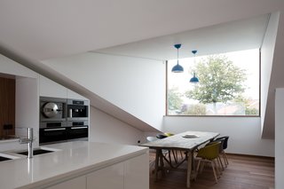 A Compact Home That Literally Pops Up From the Grass - Photo 7 of 11 -
