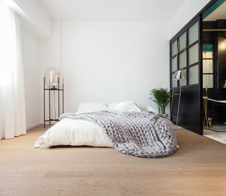 See How This Colorful Hong Kong Apartment Was Made to Feel Bigger Than it Actually Is - Photo 4 of 7 -