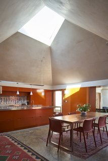 Red Tin House That Makes the Most of Space and Light - Photo 2 of 9 -