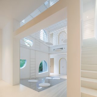 Inspired by Tom and Jerry, This Net-Filled Vacation Home Is a Kid’s Paradise - Photo 3 of 10 -