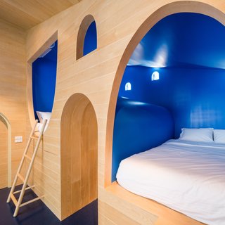 Inspired by Tom and Jerry, This Net-Filled Vacation Home Is a Kid’s Paradise - Photo 6 of 10 -