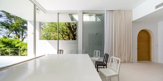 Inspired by Tom and Jerry, This Net-Filled Vacation Home Is a Kid’s Paradise - Photo 7 of 10 -