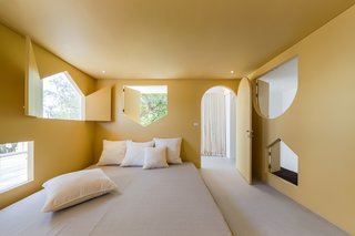 Inspired by Tom and Jerry, This Net-Filled Vacation Home Is a Kid’s Paradise - Photo 8 of 10 -