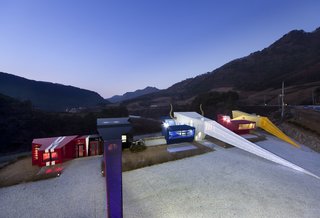 A Wacky Rock 'n' Roll Wonderland in the South Korean Countryside - Photo 9 of 10 -