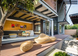 Cool, Asian Courtyard Home With A Brutalist Core - Photo 4 of 10 -