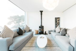 An Architect's Big “Little Cottage” That You Can Rent on the South Coast of Cornwall - Photo 3 of 10 -