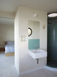 An Architect's Big “Little Cottage” That You Can Rent on the South Coast of Cornwall - Photo 7 of 10 -