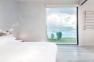 An Architect's Big “Little Cottage” That You Can Rent on the South Coast of Cornwall - Photo 8 of 10 -