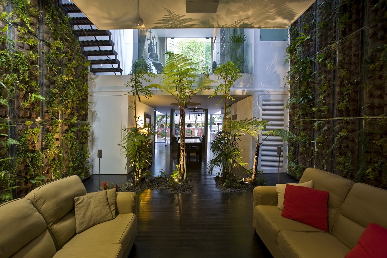 Photo 5 of 13 in This Modern Home in Singapore Is a Living Urban Jungle ...