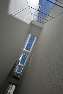 This Modern Home in Singapore Is a Living Urban Jungle - Photo 11 of 12 -