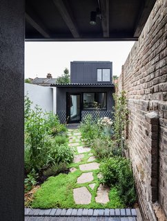 Designed by Dallas-Pierce-Quintero, this two-bedroom house within the walls of an infill site in East London relies on a series of courtyards as its main source of sunlight.