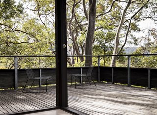 Stay in a Riverside Vacation Home That Embraces the Australian Bush - Photo 12 of 12 -
