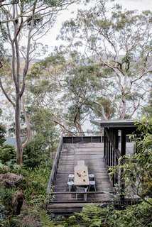 Stay in a Riverside Vacation Home That Embraces the Australian Bush - Photo 2 of 12 -