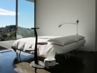 Stay in a Minimalist Villa in the Sicilian Countryside, Complete With Sea Views - Photo 8 of 11 -