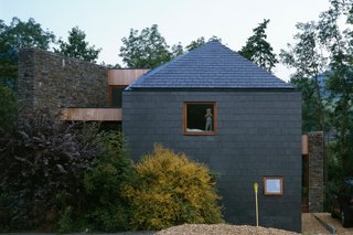 A Hovering House in the Welsh Hills That You Can Call Your Own For a Week - Photo 2 of 8 -