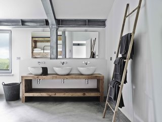 Stay in a Modern, Industrial Home That’s Hidden Inside a Traditional Tuscan Villa - Photo 8 of 10 -