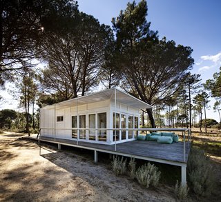 Escape to a Light-Filled, Beach-Meets-Forest Retreat in Portugal - Photo 13 of 14 -