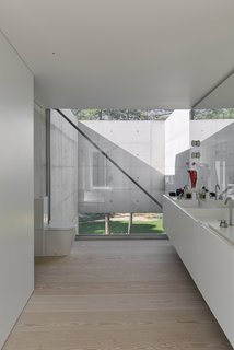 A Pool With a Glass Bottom Hovers Over Another at a House in the Portuguese Riviera - Photo 4 of 12 -