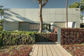 A Pool With a Glass Bottom Hovers Over Another at a House in the Portuguese Riviera - Photo 5 of 12 -