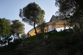 Stay in a Solar-Powered, Ring-Shaped Vacation Home in the Spanish Countryside - Photo 8 of 8 -