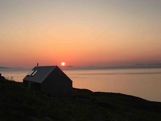 Stay in a Modern Tin Cottage on Scotland’s Isle of Skye - Photo 10 of 10 -